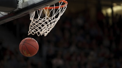 NBA季后赛湖人队对阵勇士队高清直播画面